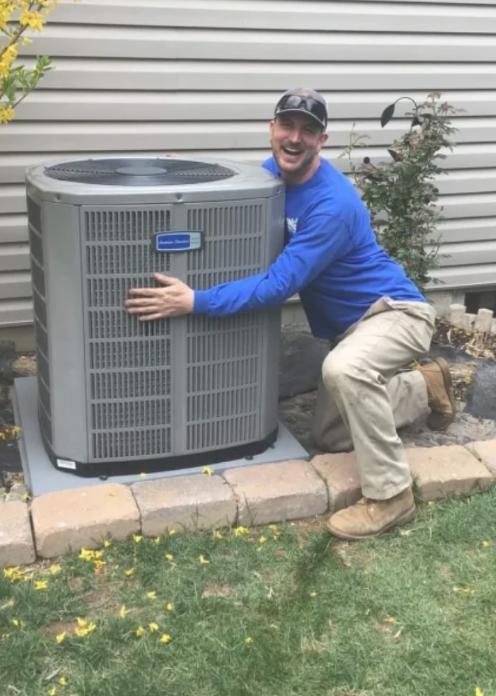 Smiling Technician With Ac Unit@2x